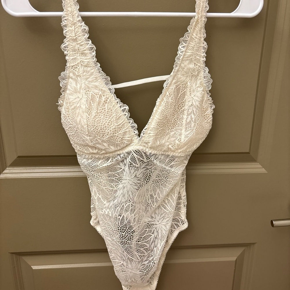 Abercrombie & Fitch Cream Lace Bodysuit